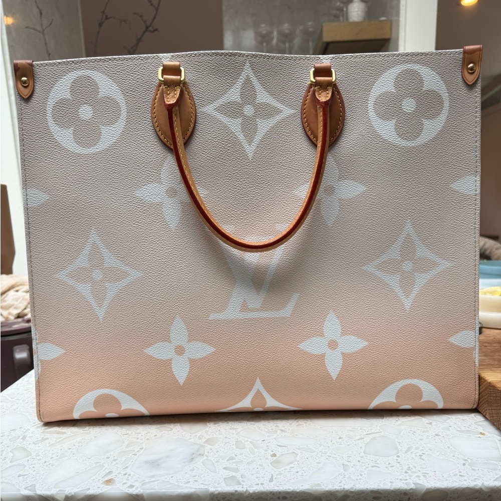 Louis Vuitton Monogram By The Pool OnTheGo GM.